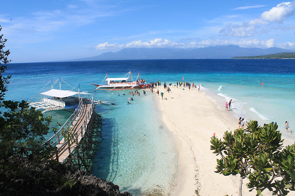 Going to Sumilon Island in Cebu: a tropical escapade