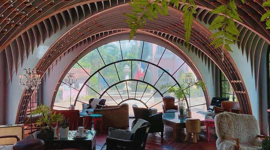 A Taste of France in the Heart of Cebu: La Vie Parisienne